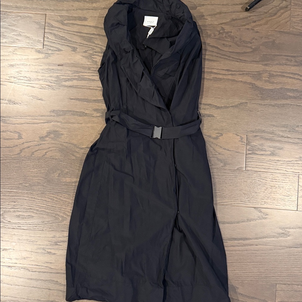 Akris Punto Ruffle Neckline Buckle Belted Sleeveless Dress